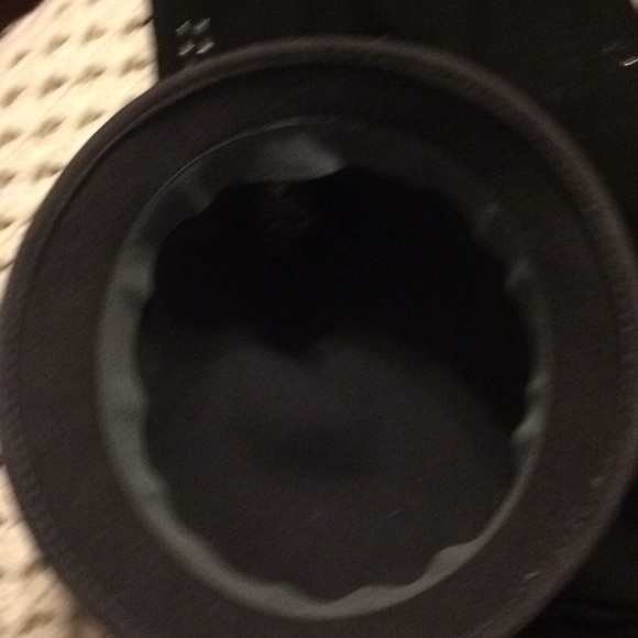 Pretty hat - Picture 4 of 4